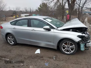 2018 Ford Fusion SE z VIN 3FA6P0LU3JR141401, wystawiony jako IAAI lot #41718444 z przebiegiem Nie podano mil oraz . Historia ofert i sprzedaży dostępna na DreamBid. Obrazek 14.