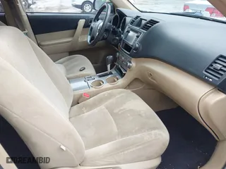 2013 Toyota Highlander with VIN 5TDZK3EH0DS098788, listed as a IAAI auction lot 41714590 with 135,317 mi miles. Bid and sale history available at carsss.com. Image 5.