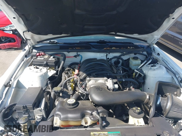 2005 Ford Mustang GT Deluxe z VIN 1ZVFT82H155226414, wystawiony jako IAAI lot #42458005 z przebiegiem 202 773 mil mil oraz . Historia ofert i sprzedaży dostępna na DreamBid. Obrazek 10.