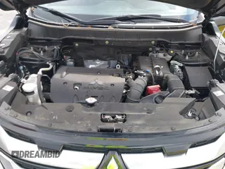 2024 Mitsubishi Outlander S z VIN JA4ARUAU3RU014400, wystawiony jako IAAI lot #41983269 z przebiegiem 22 489 mil mil oraz . Historia ofert i sprzedaży dostępna na DreamBid. Obrazek 10.