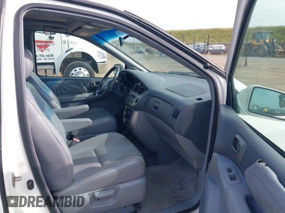 2002 Toyota Sienna LE with VIN 4T3ZF13CX2U506371, listed as a IAAI auction lot 42058440 with 215,434 mi miles. Bid and sale history available at carsss.com. Image 5.
