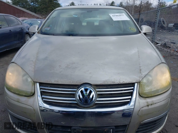 2005 Volkswagen Jetta 2.5L with VIN 3VWSG71K15M647327, listed as a IAAI auction lot 41982037 with 42,345 mi miles and . Bid and sale history available at DreamBid. Image 6.