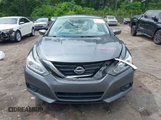 2018 Nissan Altima SR with VIN 1N4AL3AP6JC267111, listed as a IAAI auction lot 42070413 with 117,954 mi miles and . Bid and sale history available at carsss.com. Image 6.