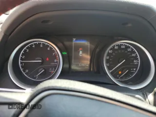 2024 Toyota Camry LE z VIN 4T1C11AK8RU261202, wystawiony jako Copart lot #53353235 z przebiegiem 22 487 mil mil oraz Szkoda całkowita • Salvage title. Historia ofert i sprzedaży dostępna na DreamBid. Obrazek 9.