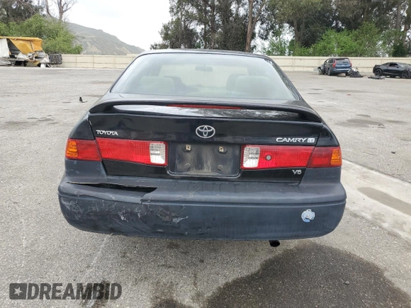 2000 Toyota Camry LE z VIN 4T1BF22K9YU949936, wystawiony jako Copart lot #54782815 z przebiegiem 239 139 mil mil oraz Szkoda całkowita • Salvage title. Historia ofert i sprzedaży dostępna na DreamBid. Obrazek 6.