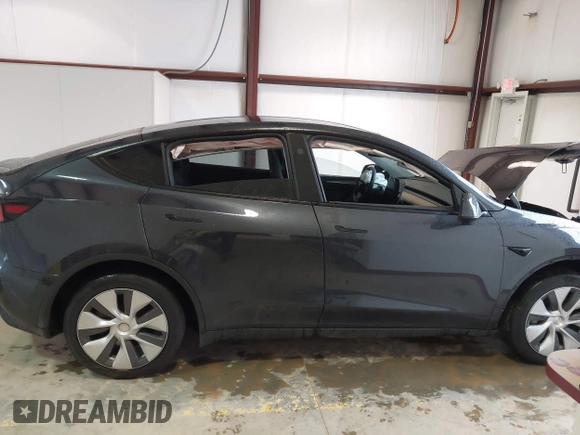 2024 Tesla Model Y с VIN 7SAYGDED4RF072600, выставлен на аукционе IAAI как лот 42242977 с пробегом 8 208 миль миль и . История ставок и продаж доступна на DreamBid. Изображение 13.