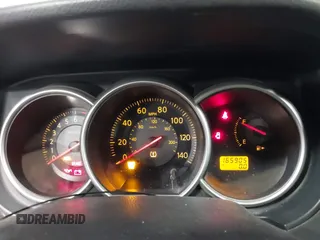 2009 Nissan Versa 1.6 z VIN 3N1CC11E89L460255, wystawiony jako IAAI lot #42161311 z przebiegiem 165 905 mil mil oraz . Historia ofert i sprzedaży dostępna na DreamBid. Obrazek 16.