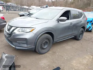 2017 Nissan Rogue SV with VIN 5N1AT2MV1HC773613, listed as a IAAI auction lot 41718631 with 92,461 mi miles. Bid and sale history available at carsss.com. Image 17.