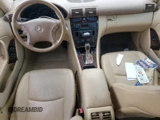 2002 Mercedes-Benz C 230/260/280/320 с VIN WDBRF61J52F263390, выставлен на аукционе Copart как лот 56944505 с пробегом 83 874 миль миль и Списание • Salvage title. История ставок и продаж доступна на DreamBid. Изображение 8.