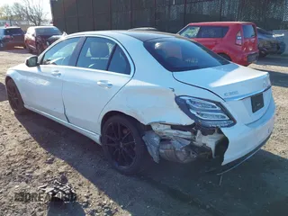 2018 Mercedes-Benz C 300 z VIN WDDWF4KB7JR351702, wystawiony jako IAAI lot #41979629 z przebiegiem 110 799 mil mil oraz . Historia ofert i sprzedaży dostępna na DreamBid. Obrazek 3.