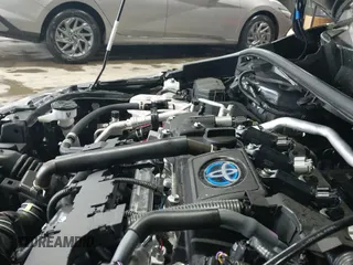 2024 Toyota Corolla Hybrid LE with VIN JTDBDMHE2R3015910, listed as a IAAI auction lot 42167552 with 8,688 mi miles and . Bid and sale history available at DreamBid. Image 19.