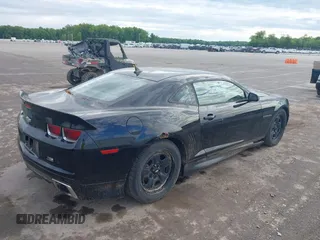 2011 Chevrolet Camaro 2LT z VIN 2G1FC1ED9B9202646, wystawiony jako IAAI lot #42197210 z przebiegiem 177 451 mil mil oraz . Historia ofert i sprzedaży dostępna na DreamBid. Obrazek 4.