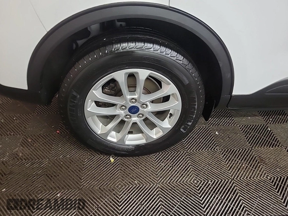 2020 Ford Escape SE z VIN 1FMCU9G66LUB14805, wystawiony jako IAAI lot #42388285 z przebiegiem 50 819 mil mil oraz . Historia ofert i sprzedaży dostępna na DreamBid. Obrazek 41.