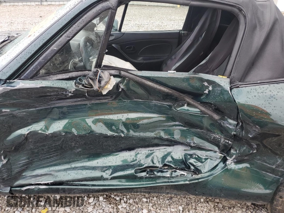 2001 Mazda MX-5 Miata z VIN JM1NB353610200693, wystawiony jako Copart lot #55385725 z przebiegiem 98 777 mil mil oraz Szkoda całkowita • Salvage title. Historia ofert i sprzedaży dostępna na DreamBid. Obrazek 7.