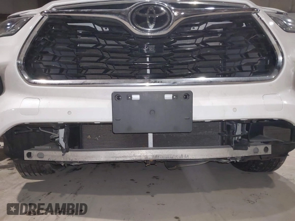 2022 Toyota Highlander Platinum z VIN 5TDFZRBH6NS192150, wystawiony jako IAAI lot #41291531 z przebiegiem 67 474 mil mil oraz . Historia ofert i sprzedaży dostępna na DreamBid. Obrazek 6.
