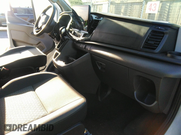 2024 Ford Transit Passenger XL z VIN 1FBAX2YG1RKA02357, wystawiony jako IAAI lot #41798726 z przebiegiem 23 315 mil mil oraz . Historia ofert i sprzedaży dostępna na DreamBid. Obrazek 5.