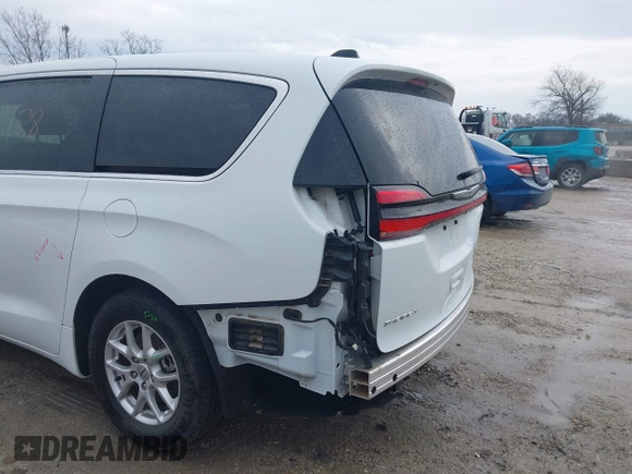 2023 Chrysler Pacifica Touring L with VIN 2C4RC1BG6PR520945, listed as a IAAI auction lot 41591128 with 70,351 mi miles and . Bid and sale history available at DreamBid. Image 18.