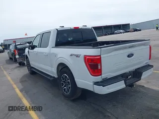 2021 Ford F-150 XL z VIN 1FTFW1E86MFC44784, wystawiony jako IAAI lot #40562636 z przebiegiem 56 427 mil mil oraz . Historia ofert i sprzedaży dostępna na DreamBid. Obrazek 3.
