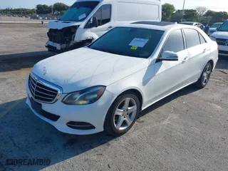 2014 Mercedes-Benz E-Class E 350 Luxury with VIN WDDHF8JB5EB073298, listed as a IAAI auction lot 41899510 with 132,548 mi miles. Bid and sale history available at carsss.com. Image 17.