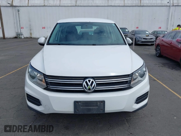 2012 Volkswagen Tiguan S z VIN WVGBV7AX8CW567505, wystawiony jako IAAI lot #42311708 z przebiegiem 127 566 mil mil oraz . Historia ofert i sprzedaży dostępna na DreamBid. Obrazek 6.