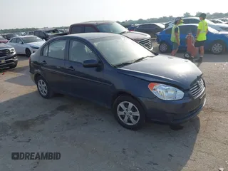 2011 Hyundai Accent GLS z VIN KMHCN4AC6BU620423, wystawiony jako IAAI lot #42272054 z przebiegiem 54 917 mil mil oraz . Historia ofert i sprzedaży dostępna na DreamBid. Obrazek 1.