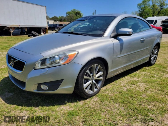 2013 Volvo C70 T5 z VIN YV1672MCODJ138119, wystawiony jako IAAI lot #42032175 z przebiegiem 75 588 mil mil oraz . Historia ofert i sprzedaży dostępna na DreamBid. Obrazek 1.