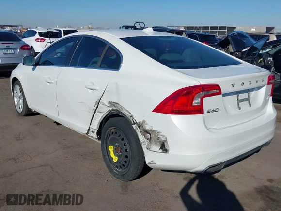 2015 Volvo S60 T5 Drive-E Premier z VIN YV140MFB4F2301427, wystawiony jako IAAI lot #41677045 z przebiegiem 103 262 mil mil oraz . Historia ofert i sprzedaży dostępna na DreamBid. Obrazek 3.