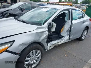 2017 Nissan Altima SV z VIN 1N4AL3AP1HC476475, wystawiony jako IAAI lot #39312828 z przebiegiem 59 498 mil mil oraz . Historia ofert i sprzedaży dostępna na DreamBid. Obrazek 12.