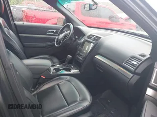 2019 Ford Explorer XLT z VIN 1FM5K7D89KGA50572, wystawiony jako IAAI lot #42551992 z przebiegiem 73 532 mil mil oraz . Historia ofert i sprzedaży dostępna na DreamBid. Obrazek 5.