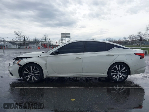 2019 Nissan Altima SR with VIN 1N4BL4CV4KN319945, listed as a IAAI auction lot 41953274 with 131,402 mi miles and . Bid and sale history available at carsss.com. Image 14.