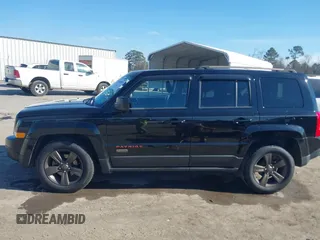 2017 Jeep Patriot Sport z VIN 1C4NJPBB2HD187577, wystawiony jako IAAI lot #41669810 z przebiegiem 53 438 mil mil oraz . Historia ofert i sprzedaży dostępna na DreamBid. Obrazek 14.