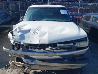 2000 Chevrolet Silverado 1500 LS with VIN 2GCEK19V6Y1309699, listed as a IAAI auction lot 41870085 with 218,628 mi miles. Bid and sale history available at carsss.com. Image 6.