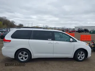 2012 Toyota Sienna LE AAS с VIN 5TDKK3DC7CS224490, выставлен на аукционе IAAI как лот 42030426 с пробегом 222 068 миль миль и . История ставок и продаж доступна на DreamBid. Изображение 13.