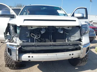 2015 Toyota Tundra Platinum z VIN 5TFGY5F15FX176935, wystawiony jako IAAI lot #41763346 z przebiegiem 150 110 mil mil oraz . Historia ofert i sprzedaży dostępna na DreamBid. Obrazek 6.