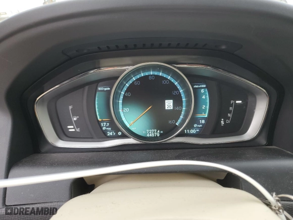2015 Volvo XC60 T6 Platinum with VIN YV4902RMXF2721719, listed as a Copart auction lot 43857215 with 44,579 mi miles and Clean Title. Bid and sale history available at carsss.com. Image 9.