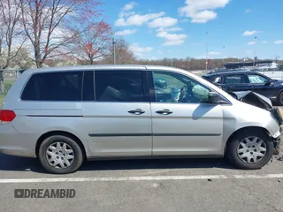 2009 Honda Odyssey LX с VIN 5FNRL38209B003145, выставлен на аукционе IAAI как лот 41985836 с пробегом 145 699 миль миль и . История ставок и продаж доступна на DreamBid. Изображение 13.