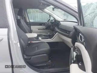 2024 Kia Carnival EX with VIN KNDNC5H31R6377648, listed as a IAAI auction lot 40124659 with 14,386 mi miles and . Bid and sale history available at DreamBid. Image 5.