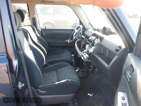 2006 Scion xB z VIN JTLKT334364114788, wystawiony jako IAAI lot #41759918 z przebiegiem 268 848 mil mil oraz . Historia ofert i sprzedaży dostępna na DreamBid. Obrazek 5.