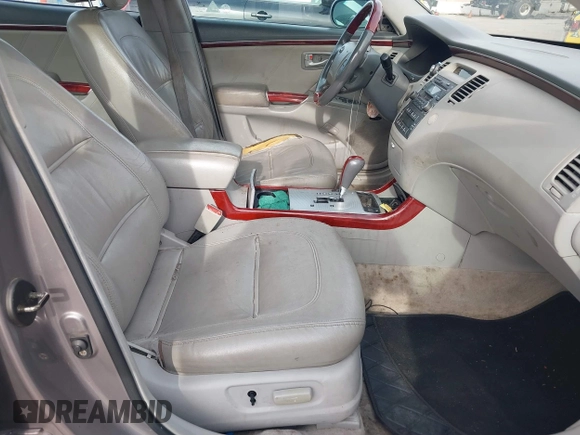 2006 Hyundai Azera SE with VIN KMHFC46F06A121940, listed as a IAAI auction lot 41707660 with 209,461 mi miles and . Bid and sale history available at DreamBid. Image 5.