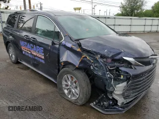 2024 Toyota Sienna LE z VIN 5TDKSKFC9RS150229, wystawiony jako Copart lot #54829595 z przebiegiem 12 384 mil mil oraz Szkoda całkowita • Salvage title. Historia ofert i sprzedaży dostępna na DreamBid. Obrazek 4.