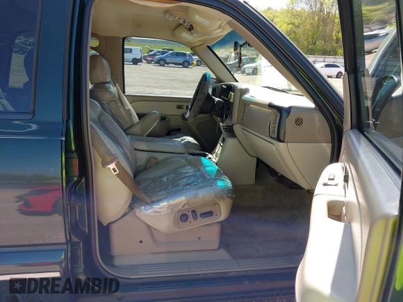 2002 Chevrolet Tahoe LT with VIN 1GNEK13Z52J186557, listed as a IAAI auction lot 42035772 with 1 mi miles. Bid and sale history available at carsss.com. Image 5.