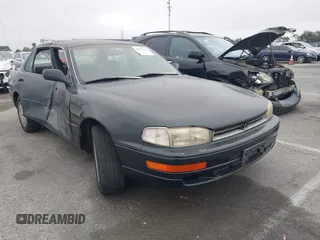 1994 Toyota Camry LE z VIN 4T1GK12E7RU057451, wystawiony jako IAAI lot #42417533 z przebiegiem 421 184 mil mil oraz . Historia ofert i sprzedaży dostępna na DreamBid. Obrazek 1.