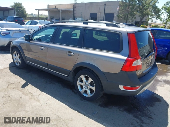 2008 Volvo XC70 with VIN YV4BZ982681037503, listed as a IAAI auction lot 42170388 with 192,516 mi miles and . Bid and sale history available at DreamBid. Image 3.