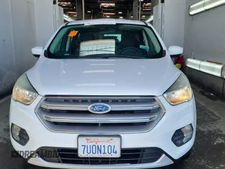 2017 Ford Escape SE z VIN 1FMCU0GD4HUB05330, wystawiony jako IAAI lot #42396863 z przebiegiem 66 420 mil mil oraz . Historia ofert i sprzedaży dostępna na DreamBid. Obrazek 44.