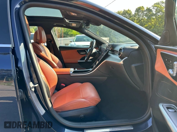2022 Mercedes-Benz C 300 z VIN W1KAF4HB2NR062170, wystawiony jako Copart lot #66495485 z przebiegiem 58 230 mil mil oraz Czysty tytuł • Clean title. Historia ofert i sprzedaży dostępna na DreamBid. Obrazek 7.