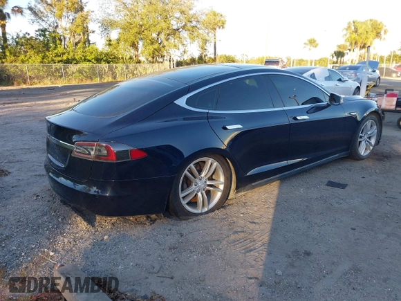 2013 Tesla Model S с VIN 5YJSA1DN9DFP06165, выставлен на аукционе IAAI как лот 40920844 с пробегом 181 342 миль миль и . История ставок и продаж доступна на DreamBid. Изображение 4.