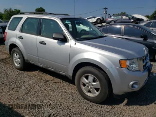 2011 Ford Escape XLS z VIN 1FMCU0C77BKB10475, wystawiony jako Copart lot #65480065 z przebiegiem 90 760 mil mil oraz Czysty tytuł • Clean title. Historia ofert i sprzedaży dostępna na DreamBid. Obrazek 4.