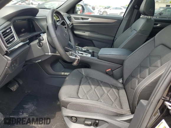 2024 Volkswagen Atlas SE z VIN 1V2JE2CA8RC256547, wystawiony jako Copart lot #54167985 z przebiegiem 3 769 mil mil oraz Szkoda całkowita • Salvage title. Historia ofert i sprzedaży dostępna na DreamBid. Obrazek 7.