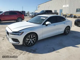 2020 Volvo S60 Momentum with VIN 7JR102FK7LG038685, listed as a Copart auction lot 48629725 with 55,746 mi miles and Salvage Title. Bid and sale history available at carsss.com. Image 1.