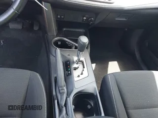 2018 Toyota RAV4 XLE с VIN JTMWFREV2JJ209236, выставлен на аукционе IAAI как лот 42290661 с пробегом 55 910 миль миль и . История ставок и продаж доступна на DreamBid. Изображение 18.